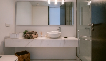 Resa Estates Talamanca for sale Pouet luxury bathroom.JPG